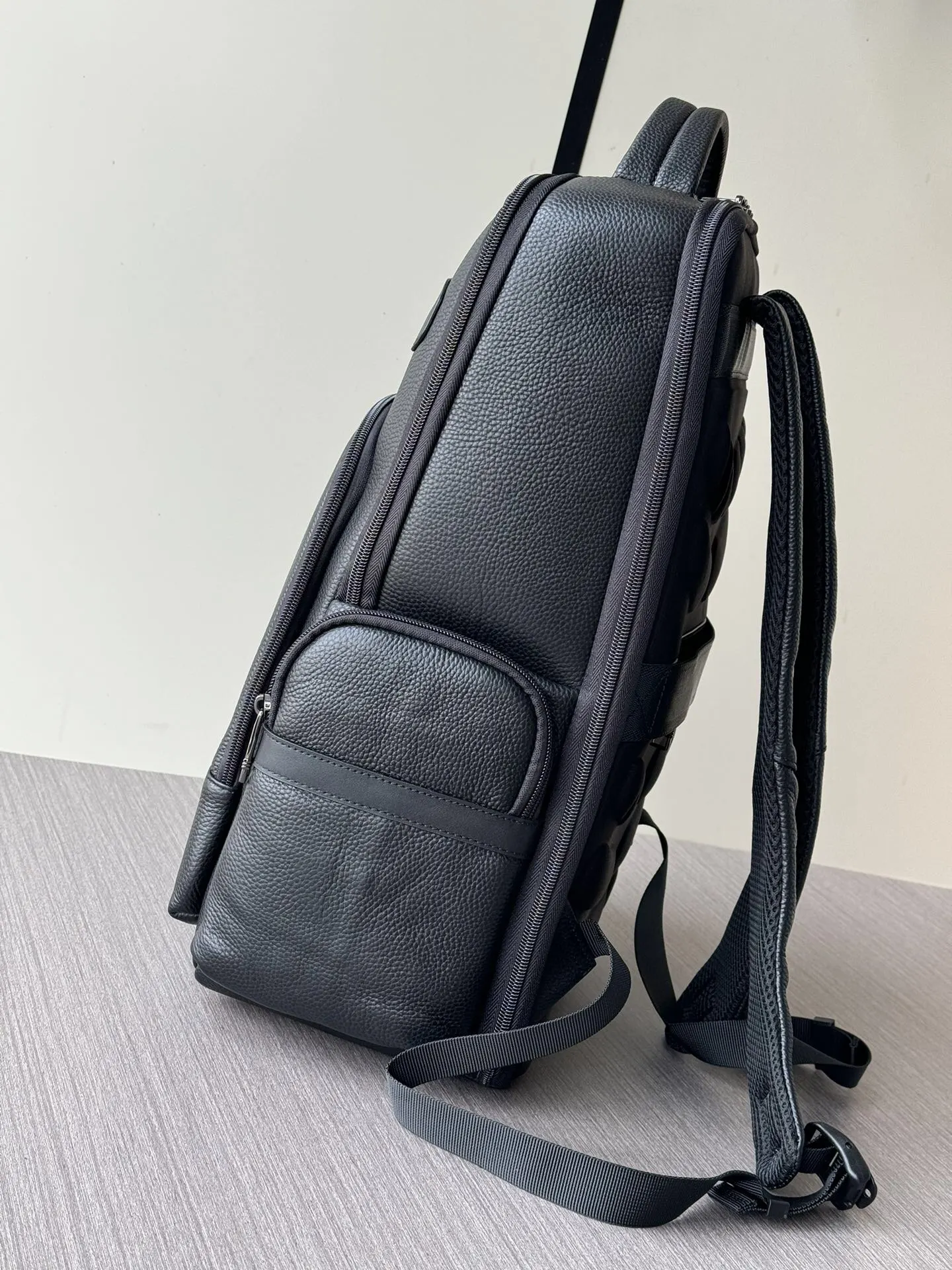 Prada 黑色 小牛皮 行李箱 旅行拉杆款 輕便出行款