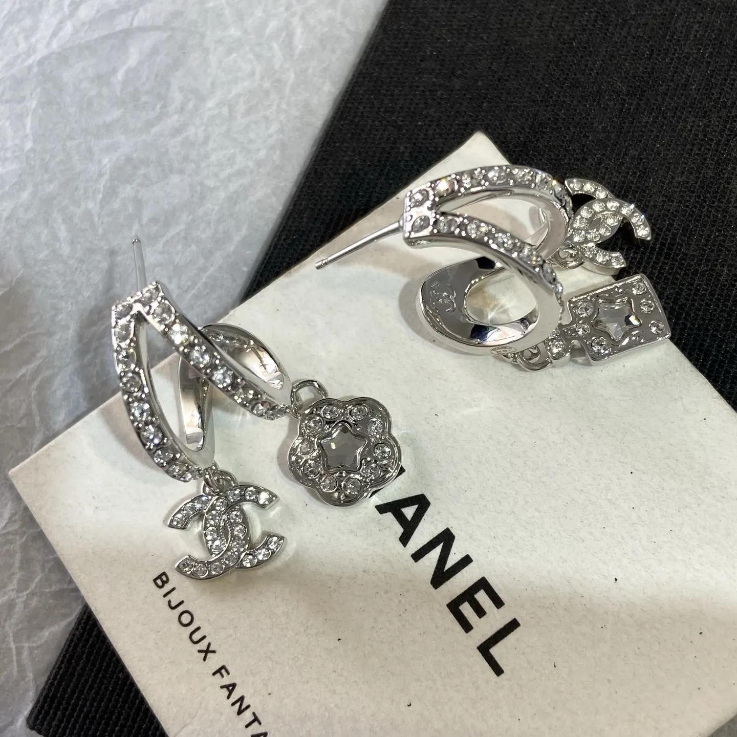 Chanel 双C 四叶草 耳环 优雅耳饰