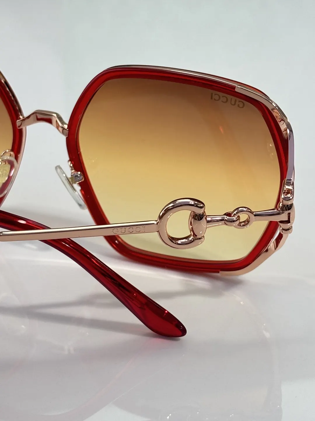 Gucci 红色 太阳镜