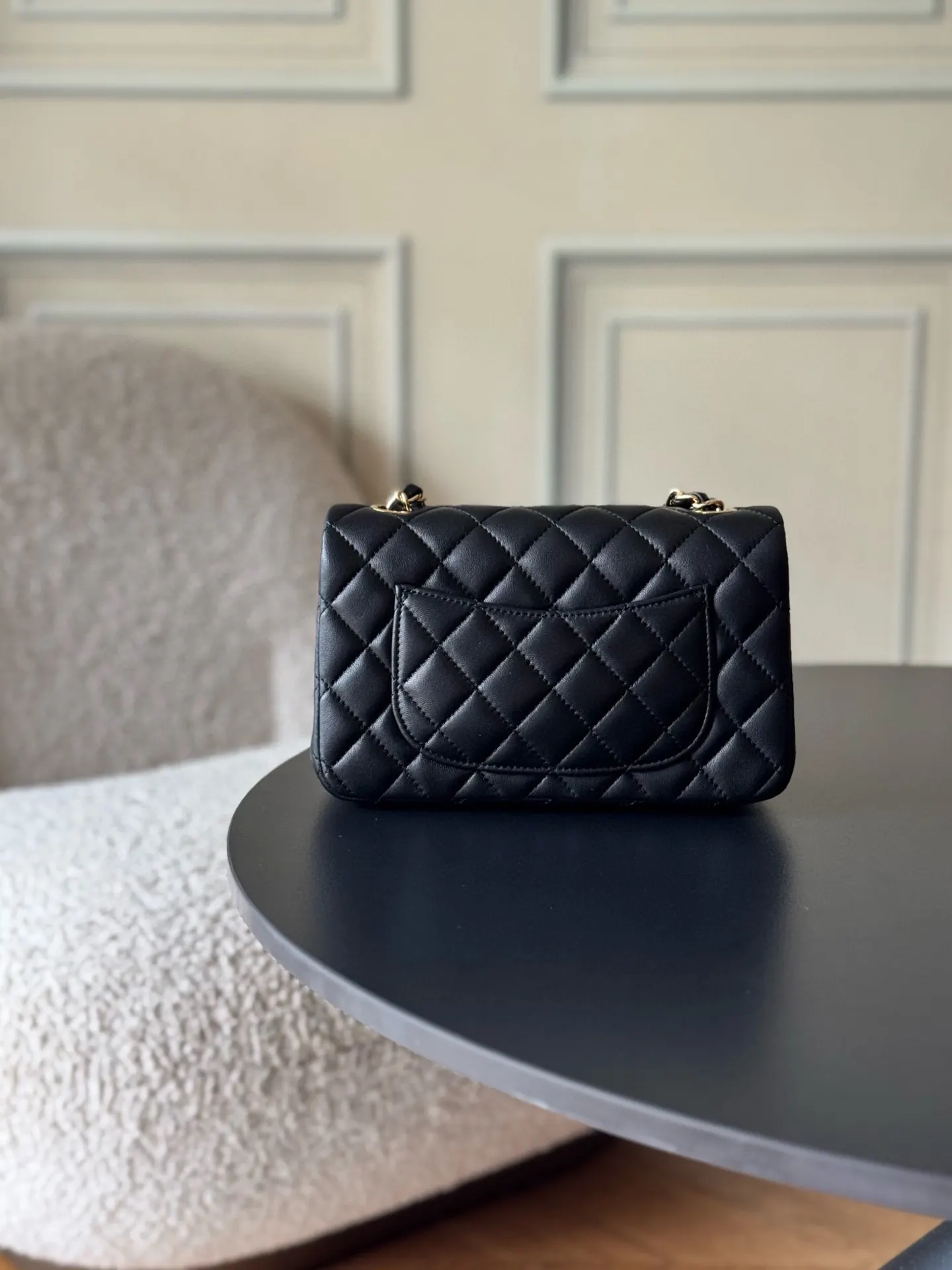 Chanel 黑色小羊皮菱格手提链条包 通勤
