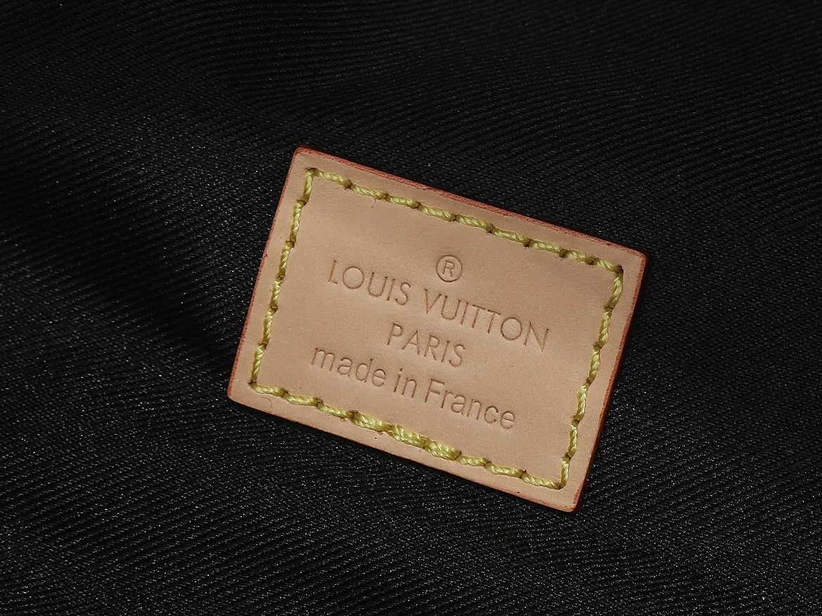 LV 帆布 既可用作腰包 亦可单肩背挎或斜挎 更显时尚个性 休闲腰包款