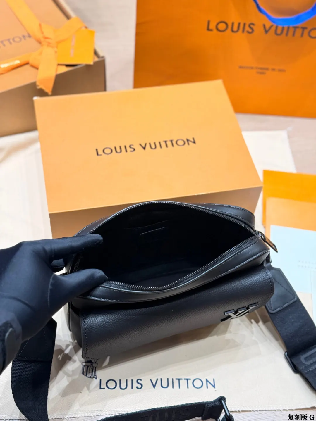LV 黑色 老花 牛皮 版 牛皮 Fastline邮差包​​ Fas 收纳包 旅行收纳款