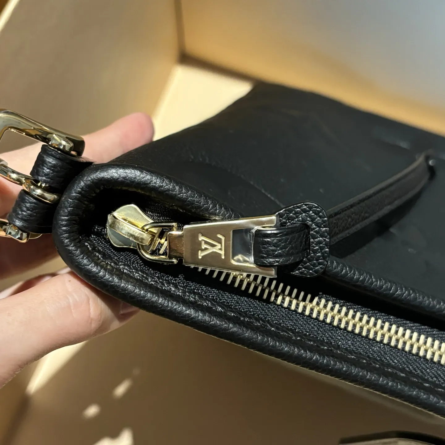 CarryAll 黑色 水桶包 休闲水桶款