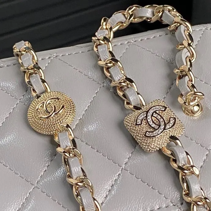 羊皮 Chane 化妆包 浮雕水钻 链条包 精致链条款