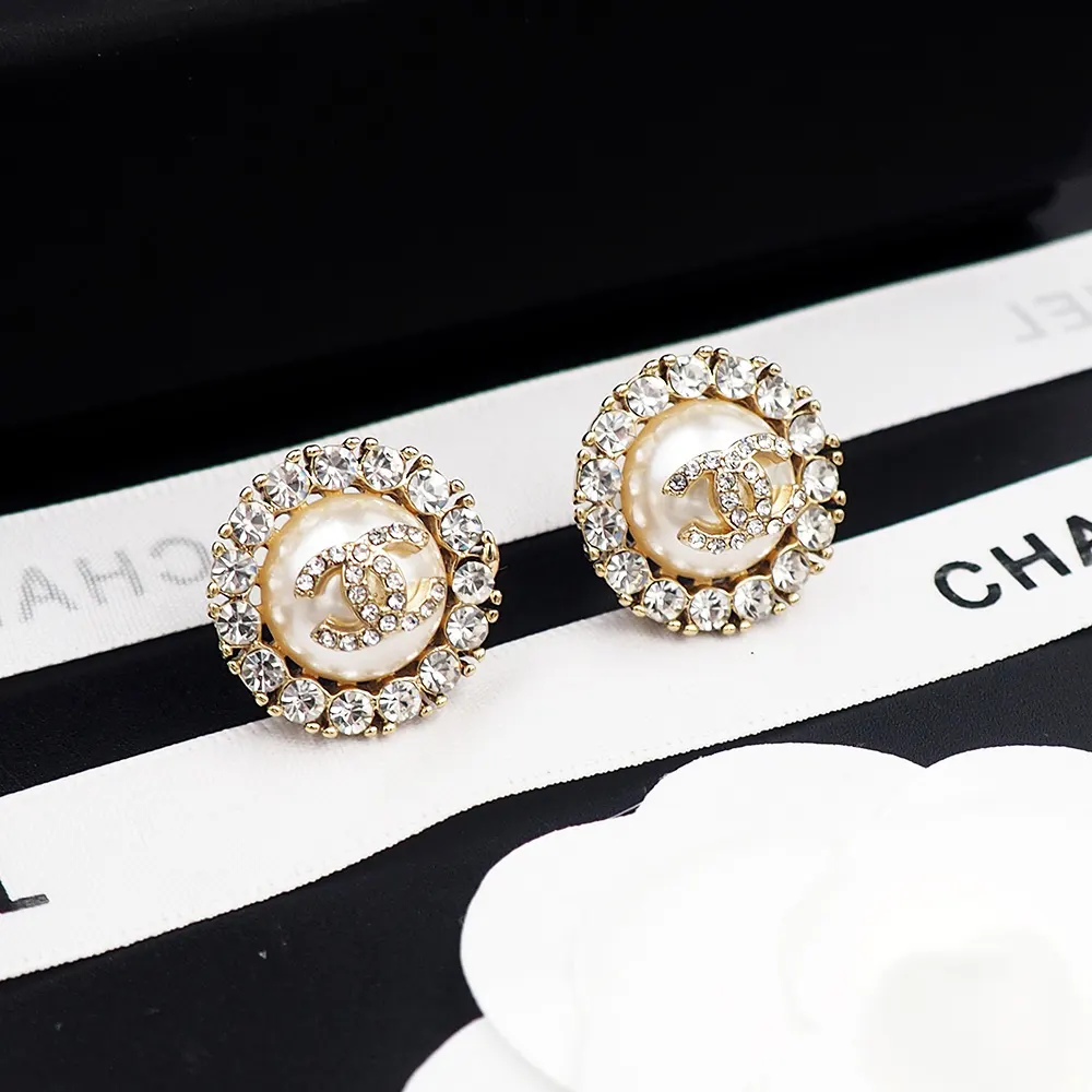 Chanel 珍珠 耳钉 小巧点缀 耳饰