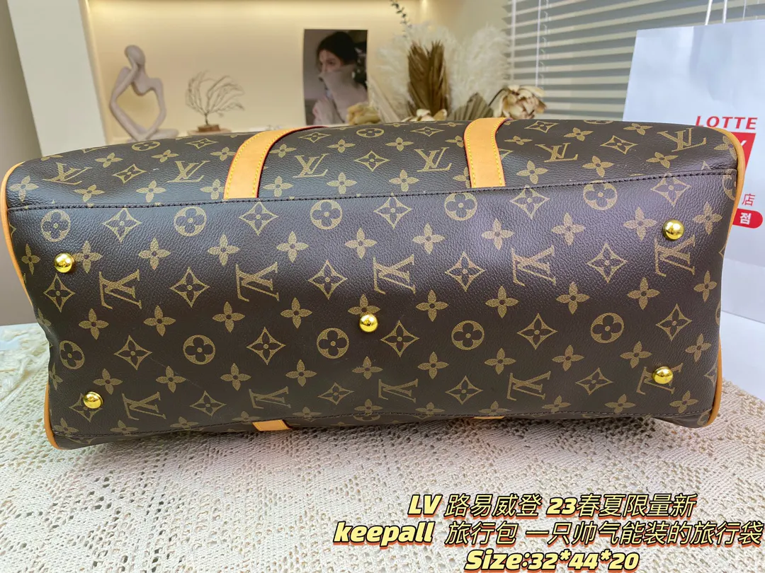 LV Keepall 春夏限量 keepall 旅行袋 一只帅气能装 大容量旅行款
