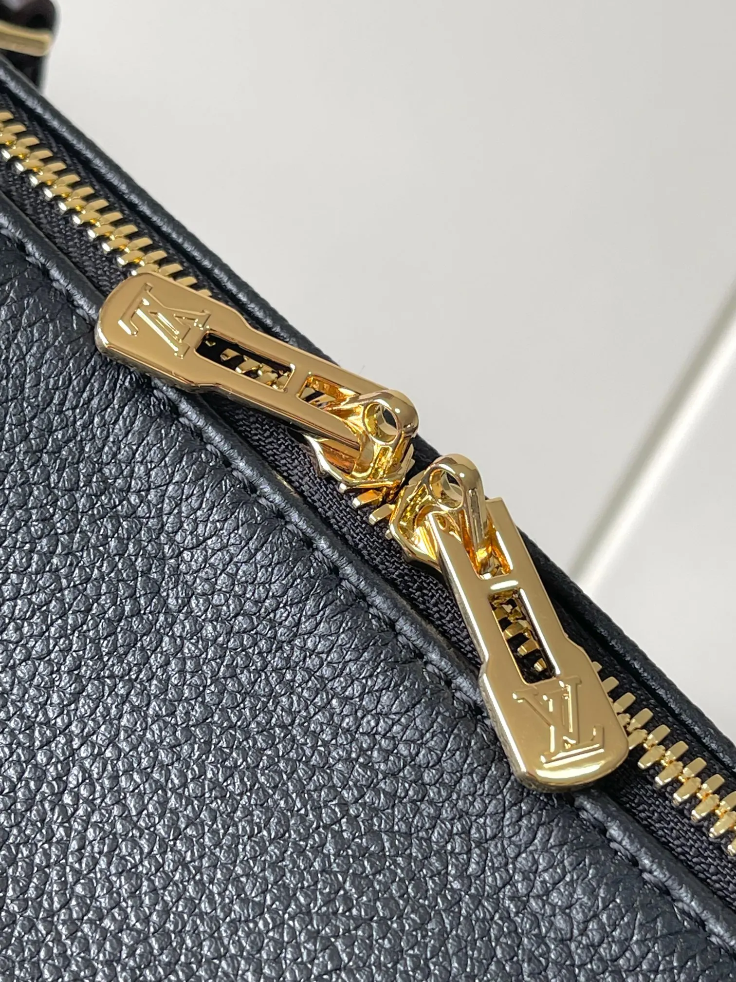 Louis Vuitton Black Fashion Item Travel Leather