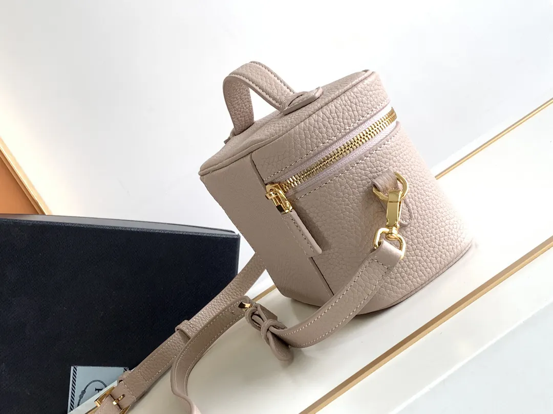 Prada 1BH202P610 鹿皮 羊皮 Logo 手提包