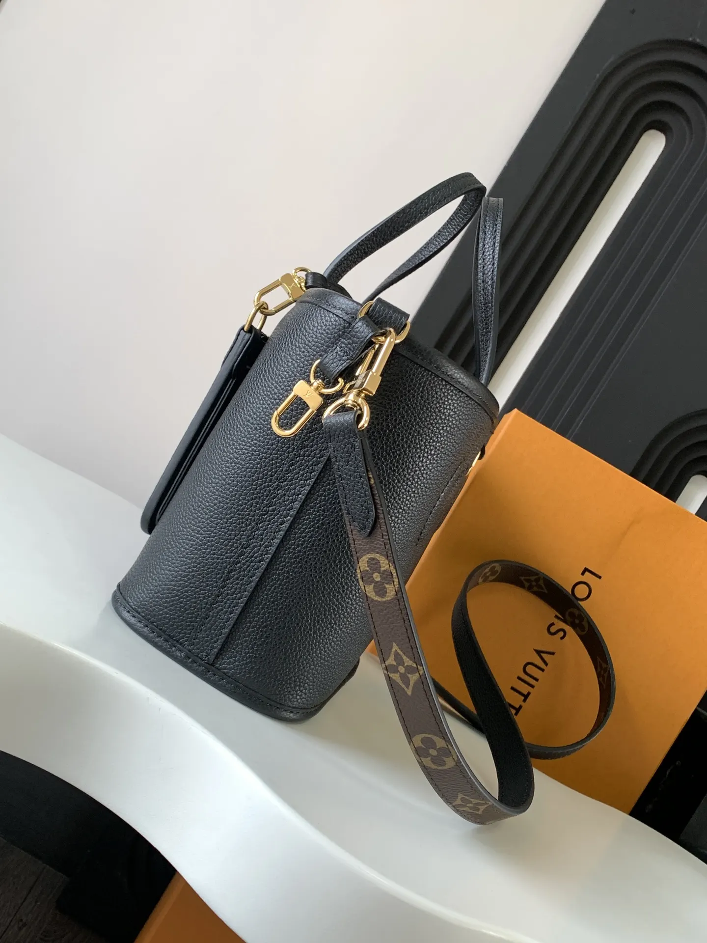 Louis Vuitton M12099 手提包