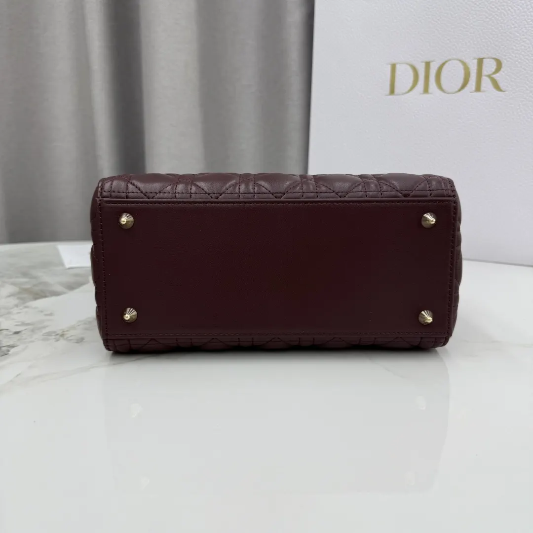 Dior Lady Dior Lady 红色羊皮卡夹 精致配饰