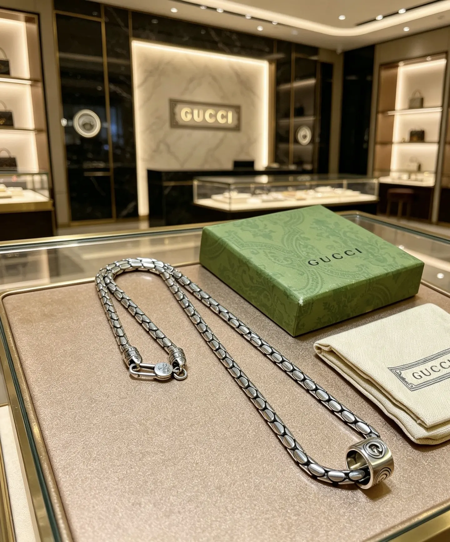 Gucci Chain Bag Shoulder Messenger Image 5 Gucci Chain Bag Shoulder Messenger Image 5