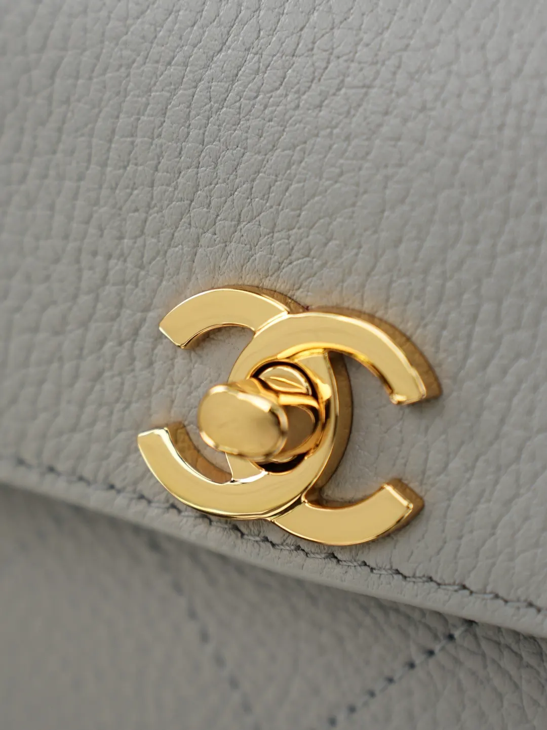 Chanel White Blue Hobo Shoulder Bag Vintage Leather