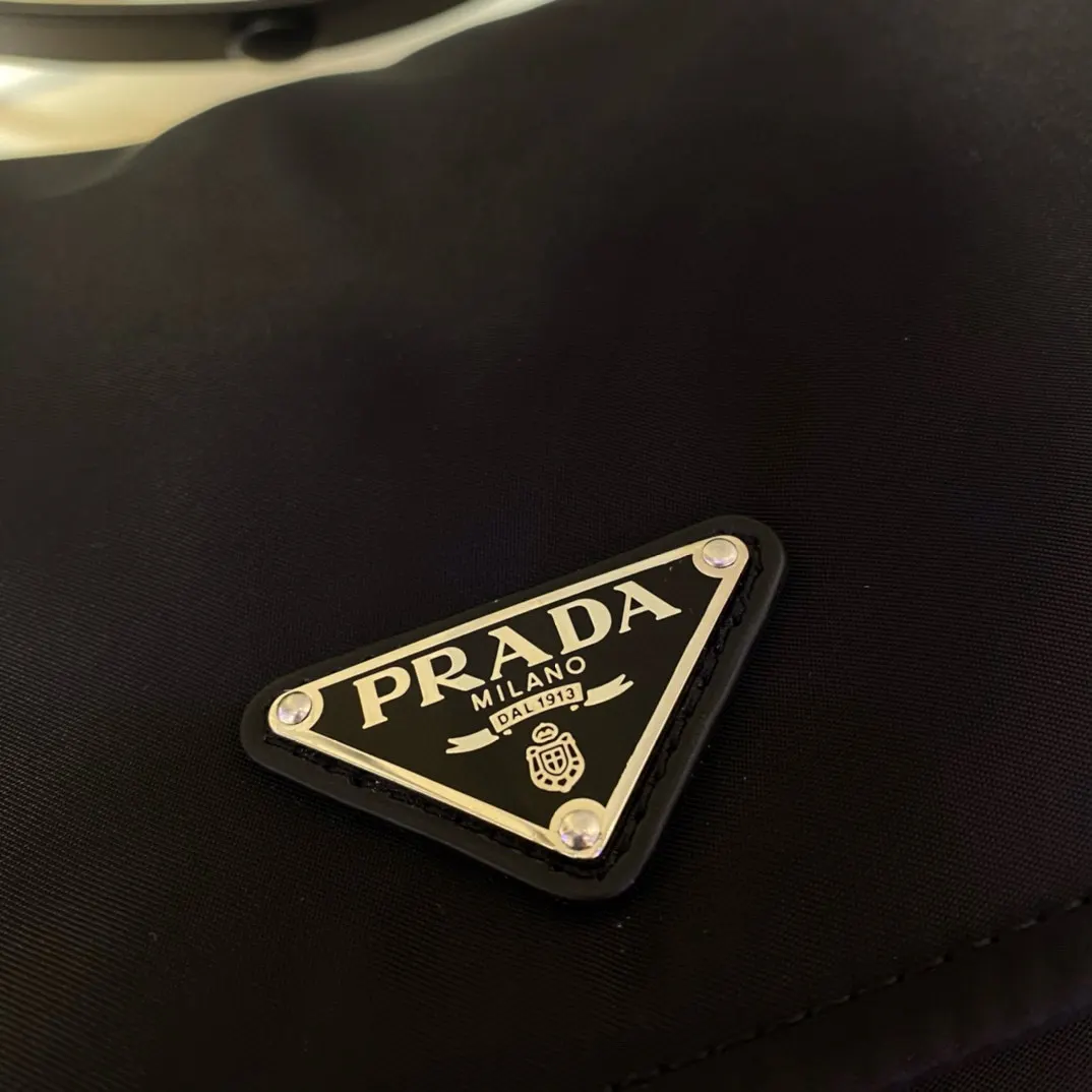 Prada Re-Nylon 尼龍 皮革 邮差包 斜背包