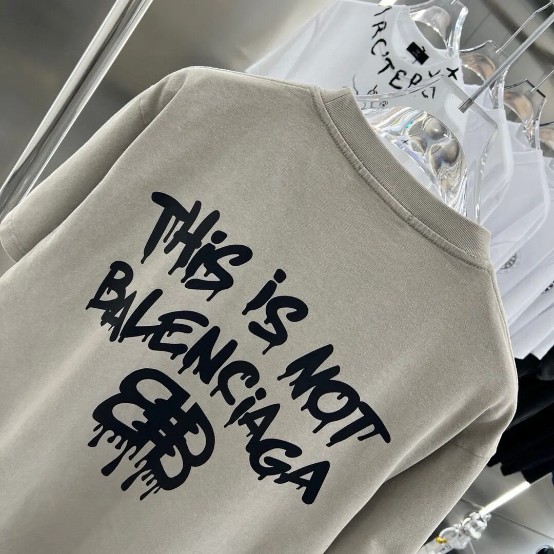 Balenciaga 灰色 Logo 短袖T恤(數字8) Balenciaga 灰色 Logo 短袖T恤(數字8)