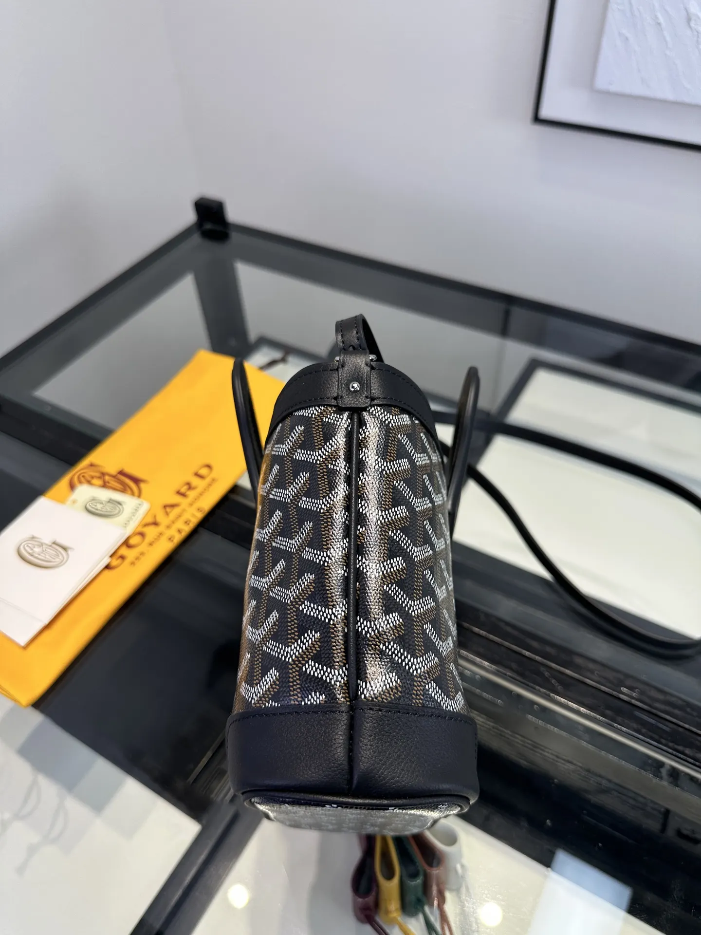 黑色 菜篮子 黑色 BELUGA 包是上世纪 代一款 斜背包 輕便斜挎款
