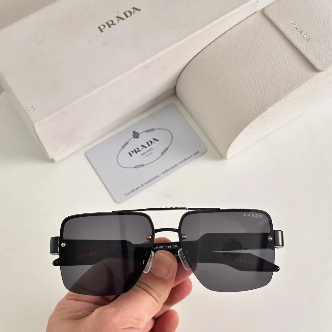 Prada PR171VS 太阳镜