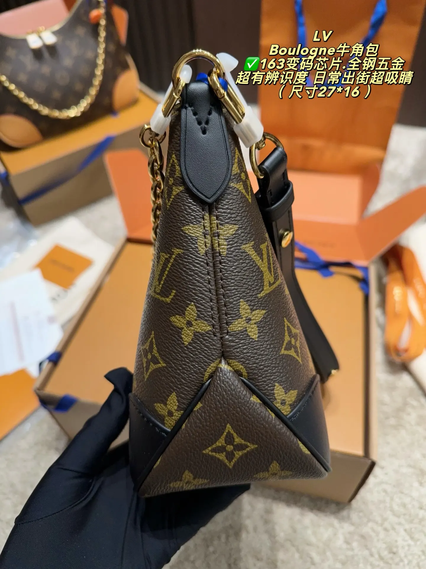 LV 黑色 老花 牛皮 弧形包身贴合腰侧 肩带可拆卸 單肩 斜挎 腋下多种背 腋下包 復古腋下背款