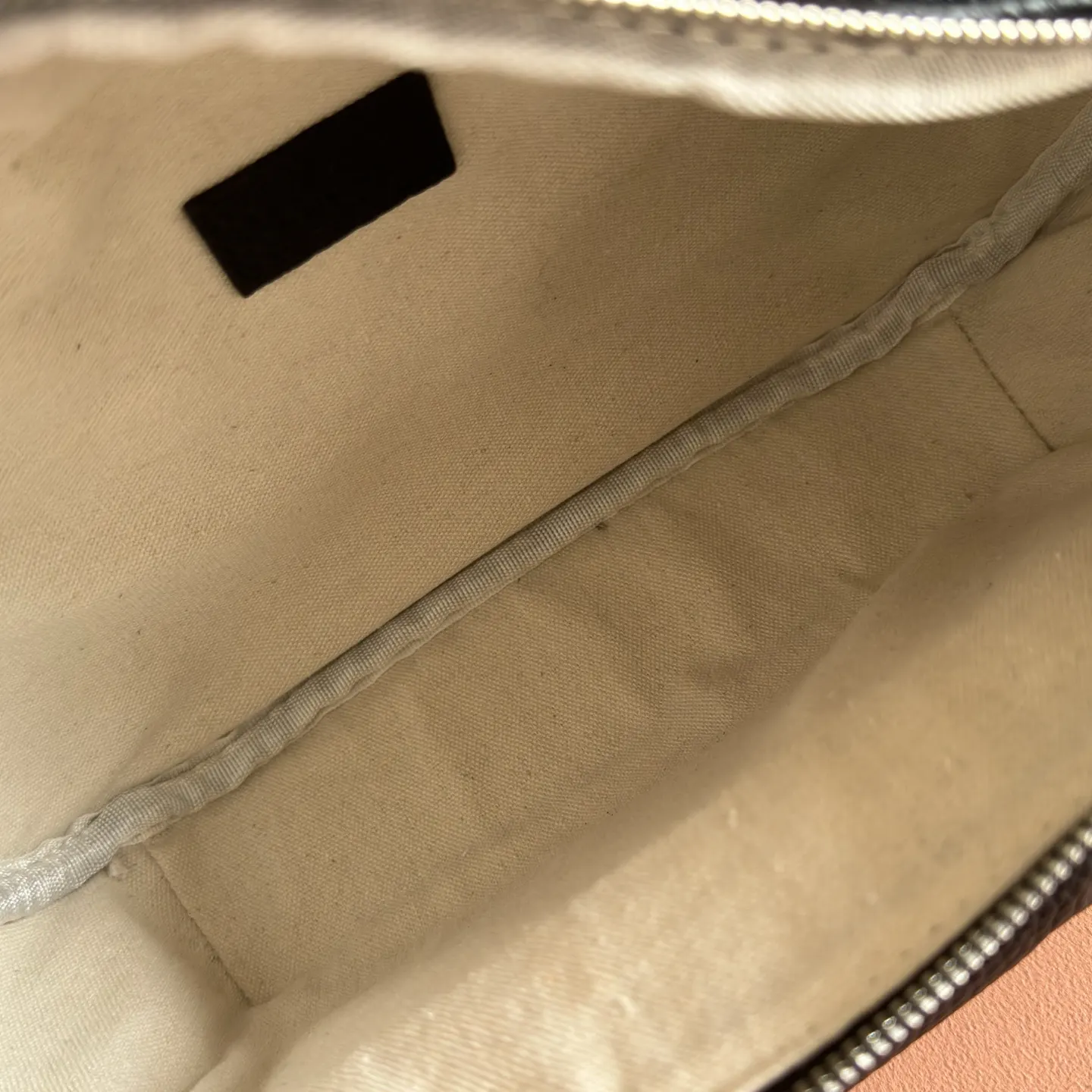 Gucci 黑色 橙色 皮革 斜挎包 轻便斜挎款