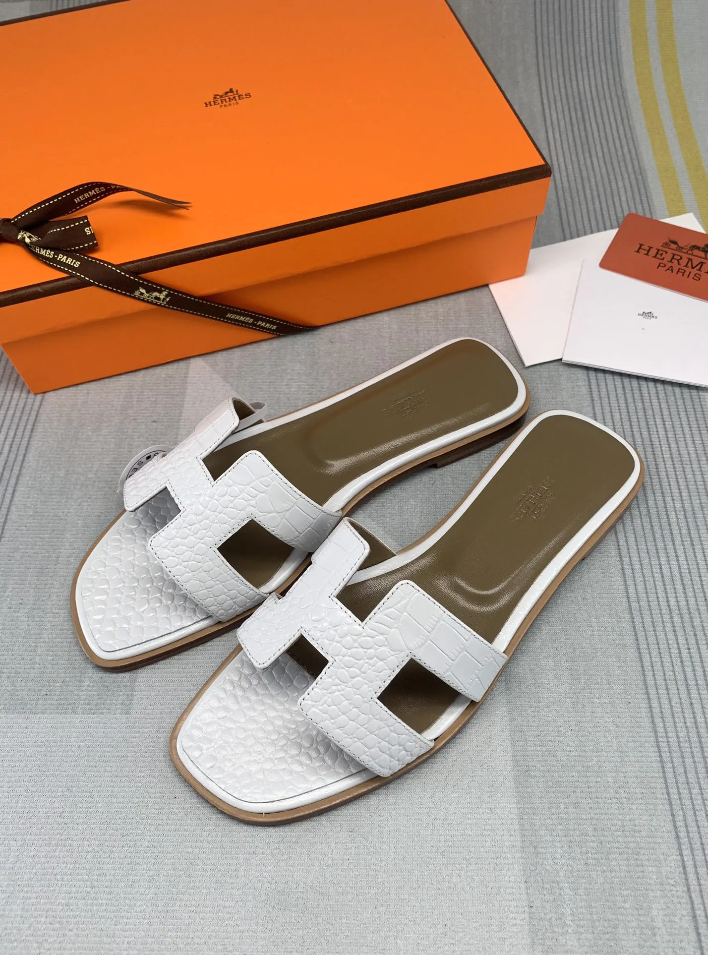Hermès Oran 白色 鳄鱼纹牛皮 拖鞋 舒适