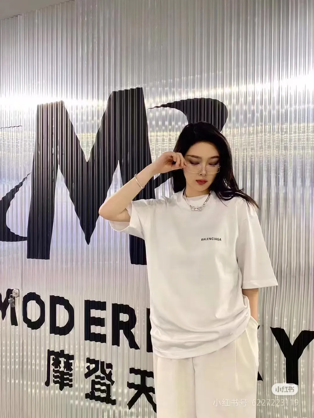 Balenciaga 黑色 純棉 Logo 短袖T恤(數字8) Balenciaga 黑色 純棉 Logo 短袖T恤(數字8)
