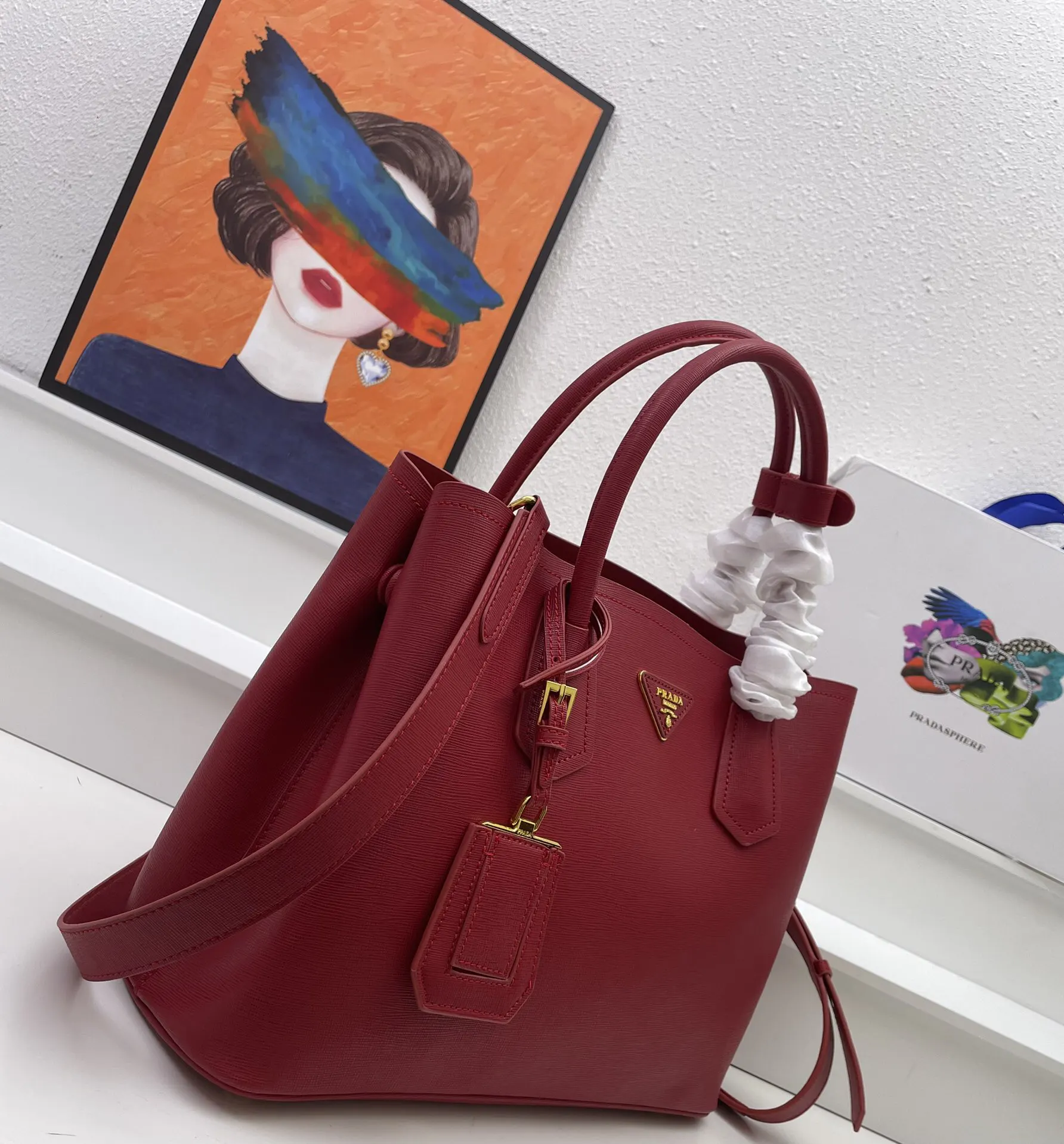 PRADA Saffiano十字纹牛皮 购物袋 轻便实用款
