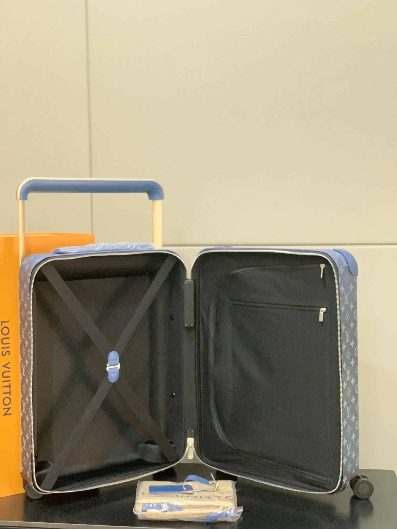 驴牌拉杆箱旅行箱 路易v 变色皮 海关锁 万向 行李箱 旅行拉杆款 輕便出行款(數字10) 驴牌拉杆箱旅行箱 路易v 变色皮 海关锁 万向 行李箱 旅行拉杆款 輕便出行款(數字10)