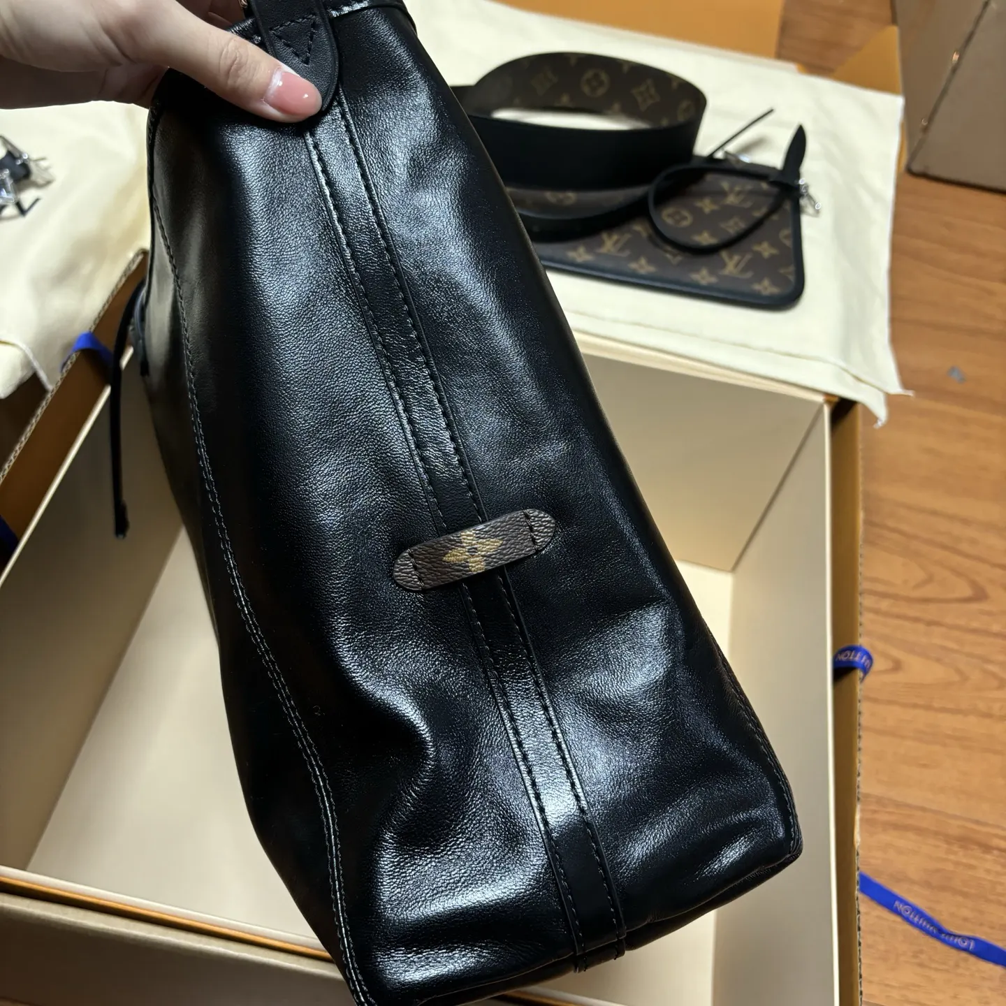 CarryAll 羊皮 自然光拍摄真正的渠道 我们确保所有材料 水桶包 休闲水桶款
