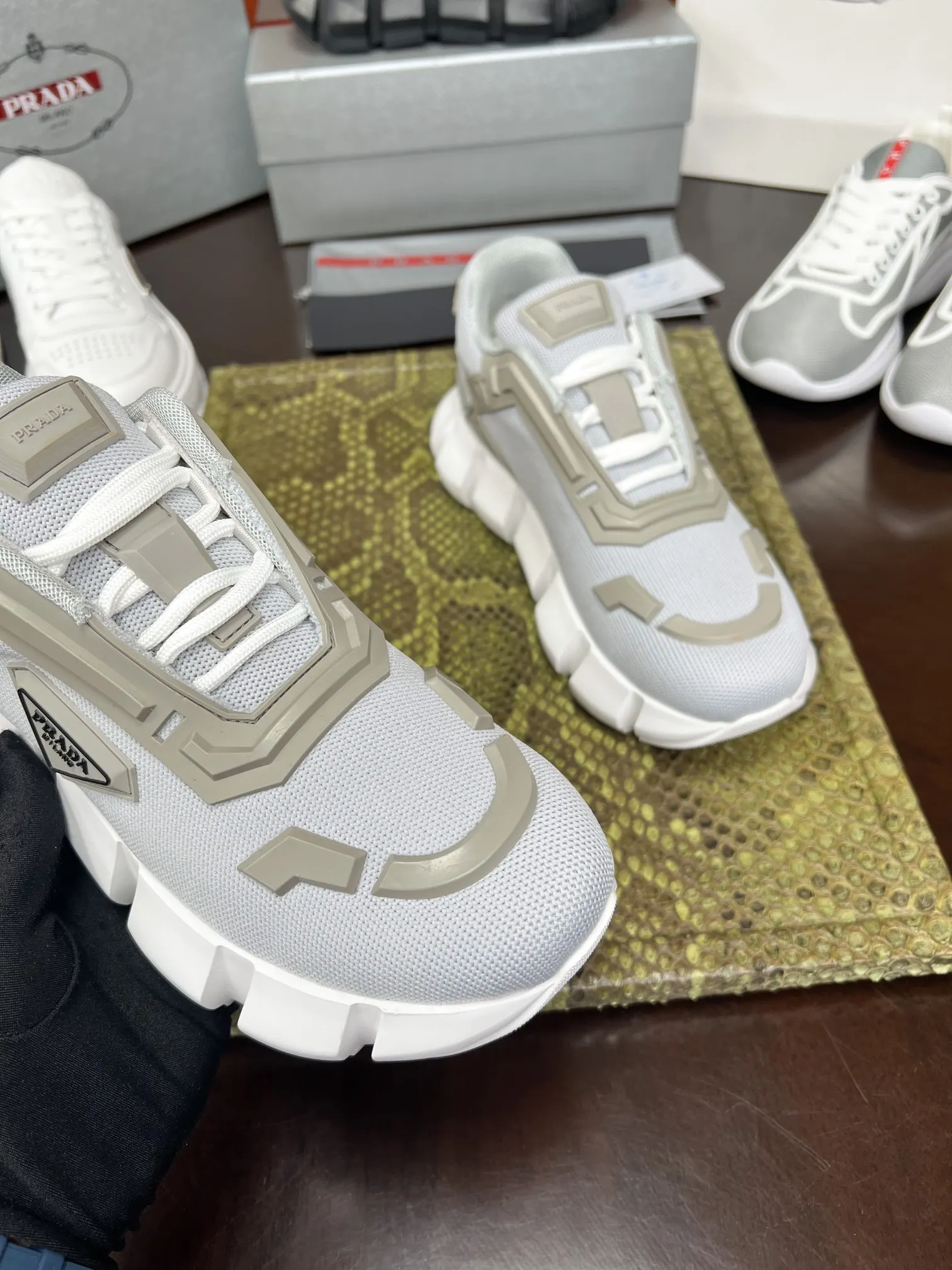 PRADA 牛皮 休闲鞋 舒适百搭款