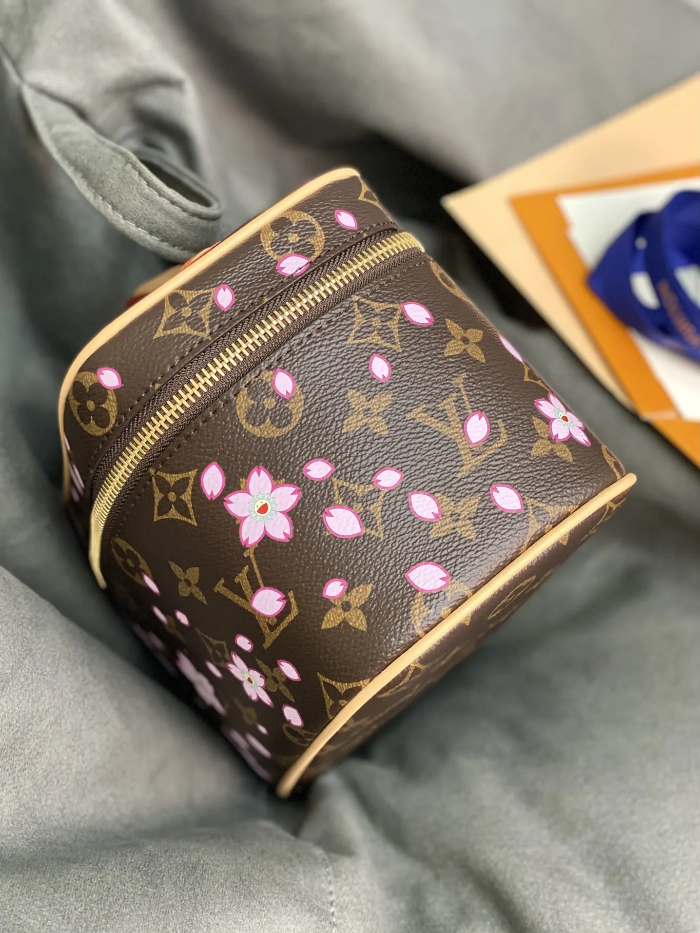 LV 牛皮 厘米 高 宽 化妝包 便携收納款