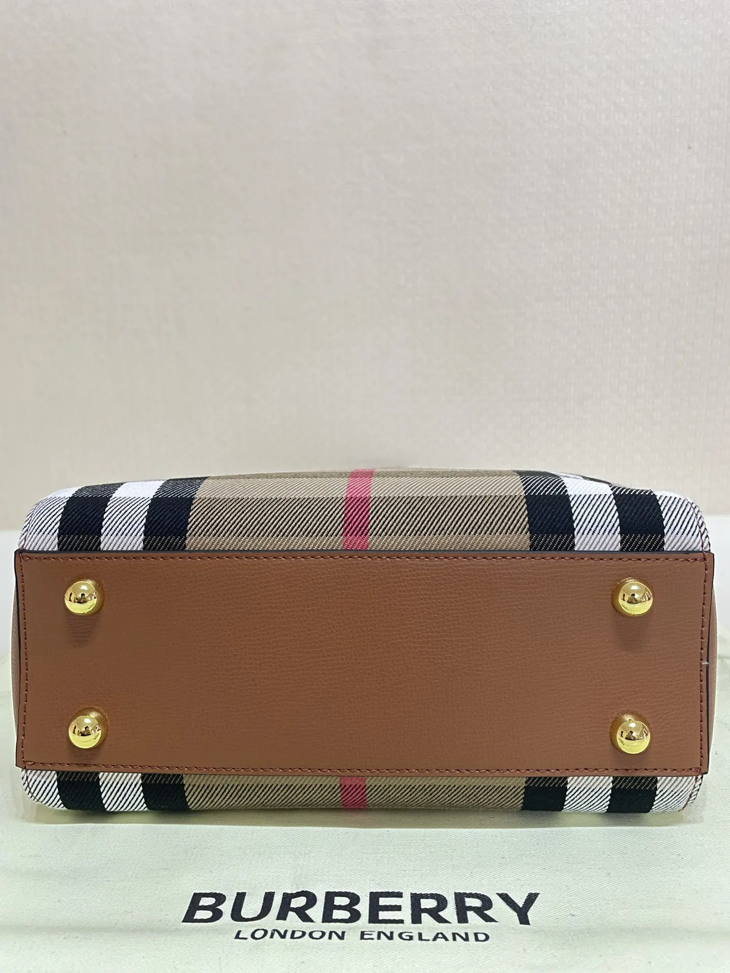 Burberry 皮革 巴宝莉精致的粒面皮革托特包 搭 House 大容量托特款