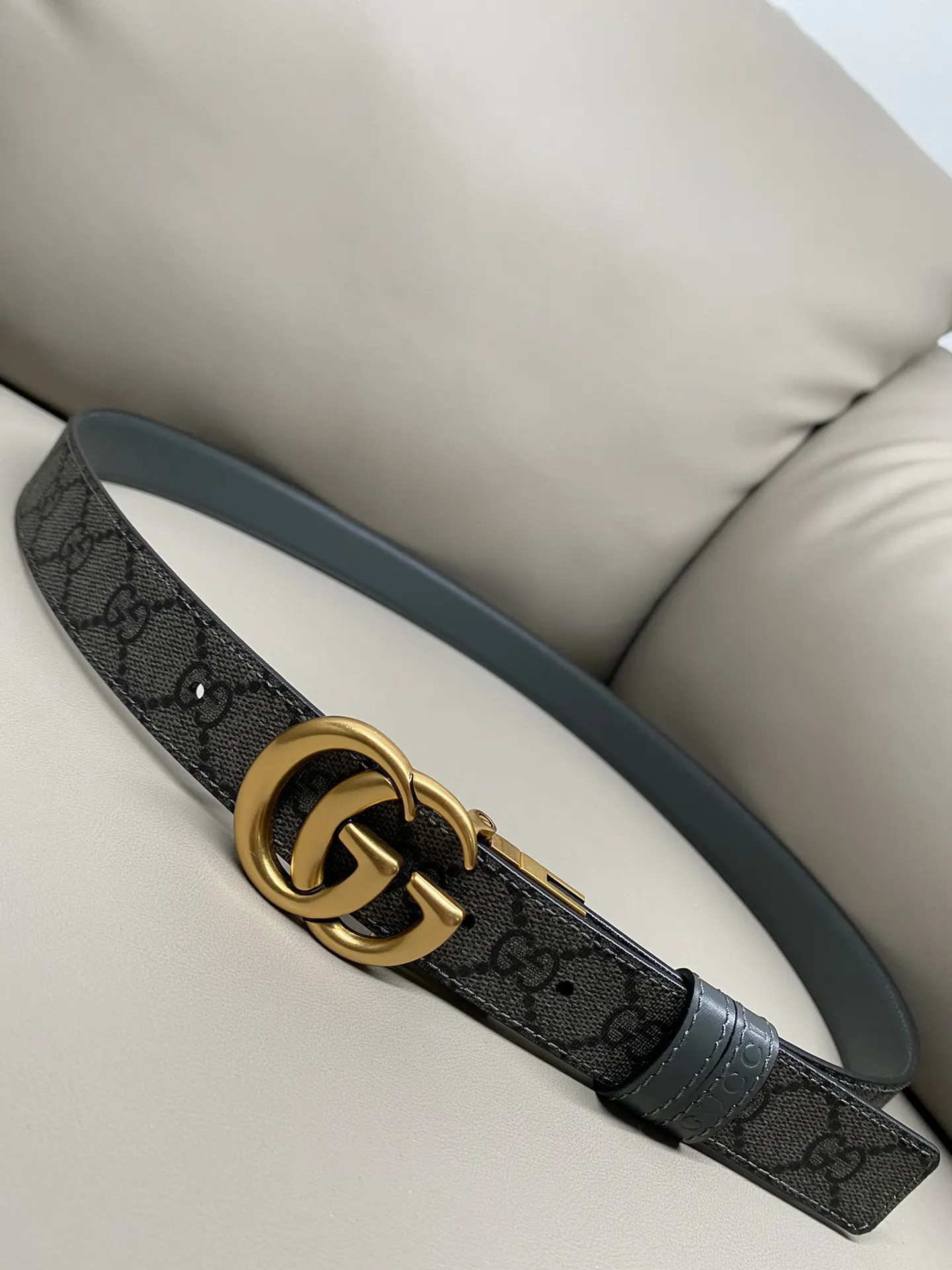 Gucci Marmont Double G Buckle Cowhide Sided Belt