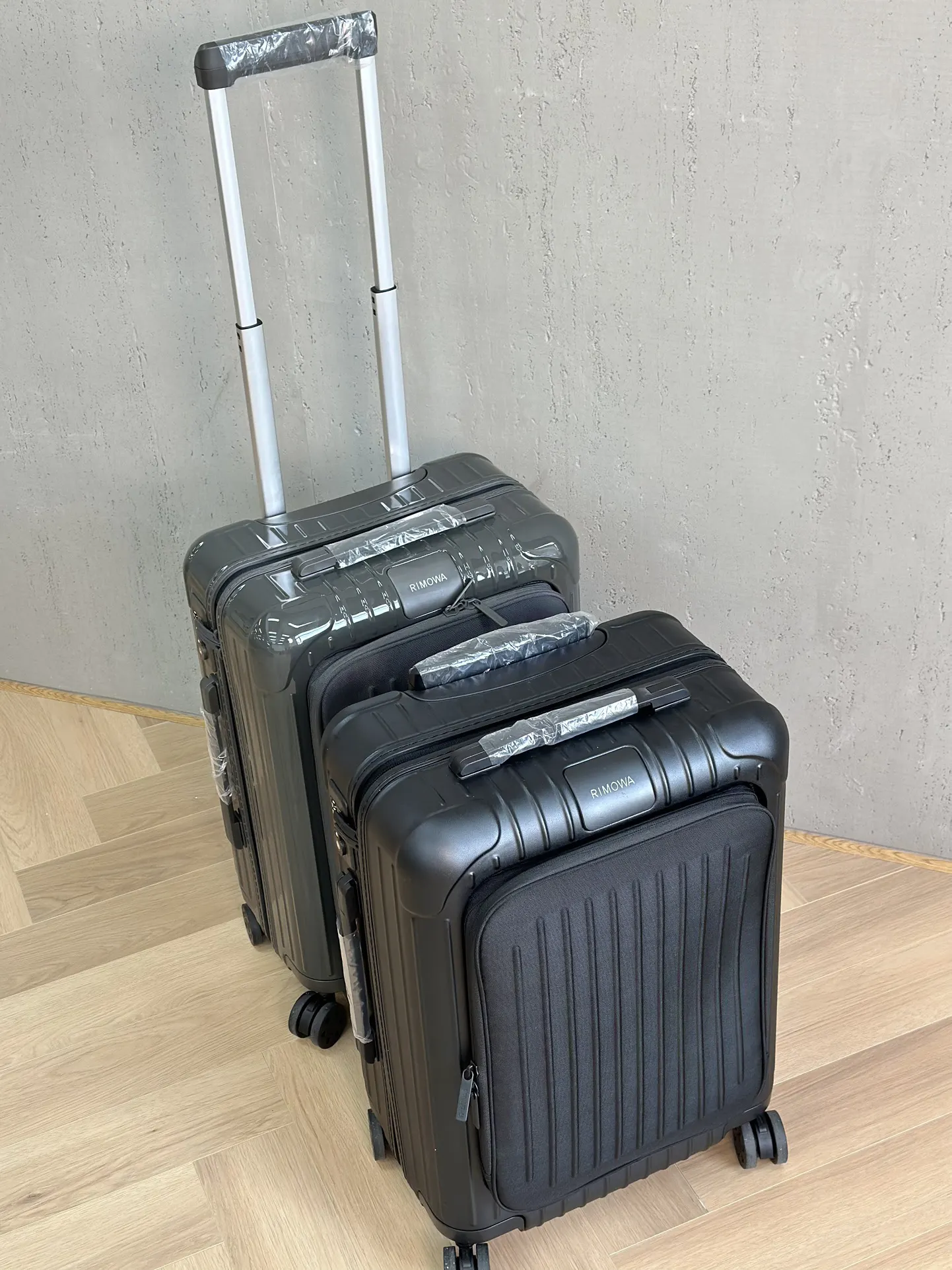 黑色 前置拉链 RIMOWA Sleeve出 啦 收納包 旅行收納款