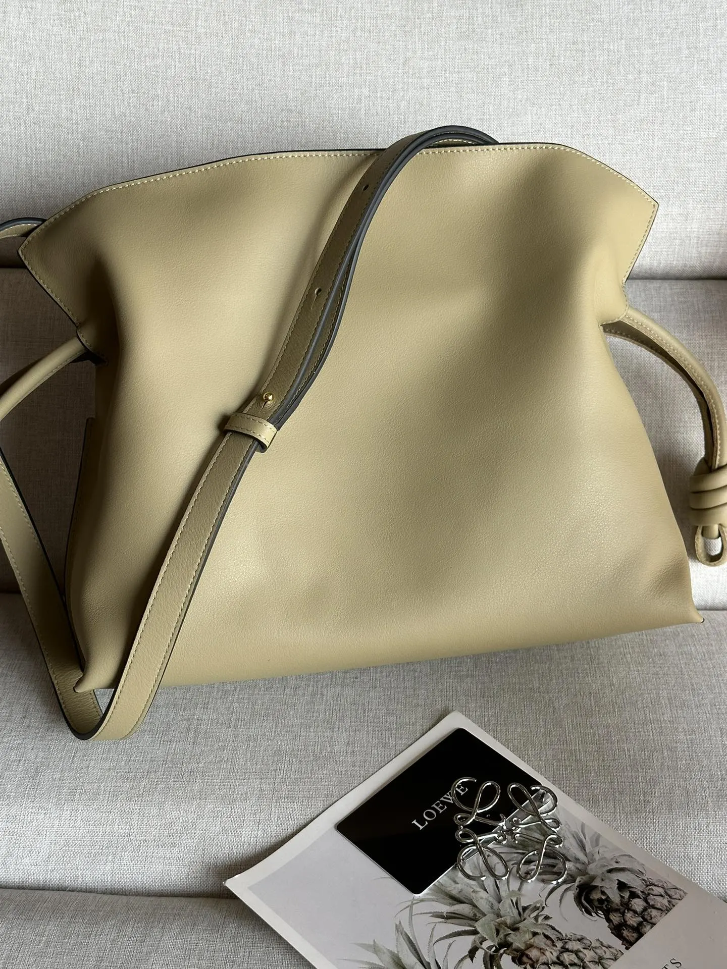 Loewe 小牛皮 手拿包 精致手拿款