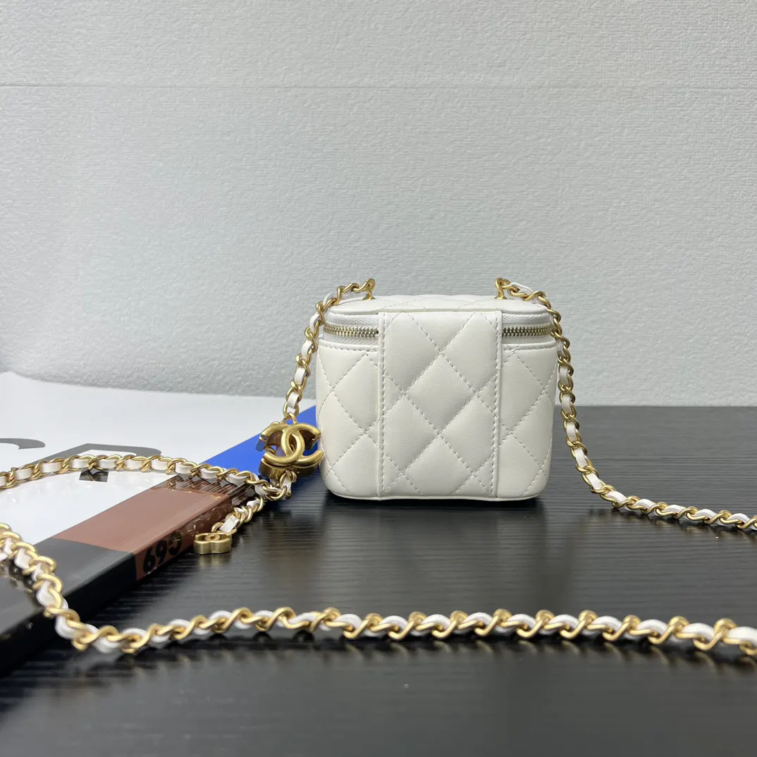 Chanel 迷你 白色 皮革 翻盖 链条包