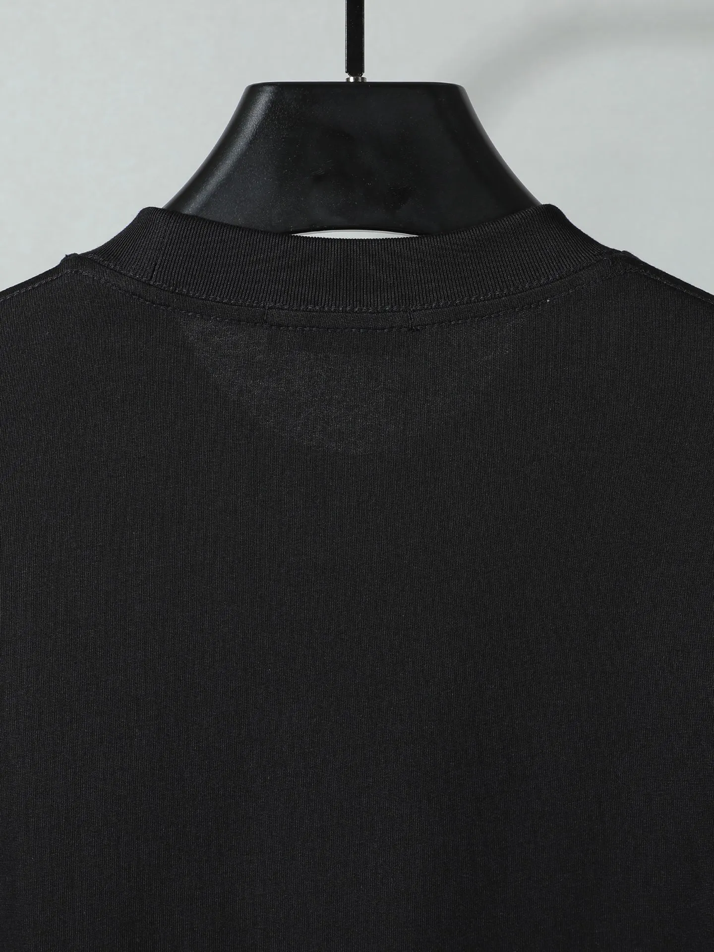 Fendi 2026 Spring Summer Logo Embroidery Short Sleeve T-Shirt Daily Versatile Style Image 7 Fendi 2026 Spring Summer Logo Embroidery Short Sleeve T-Shirt Daily Versatile Style Image 7