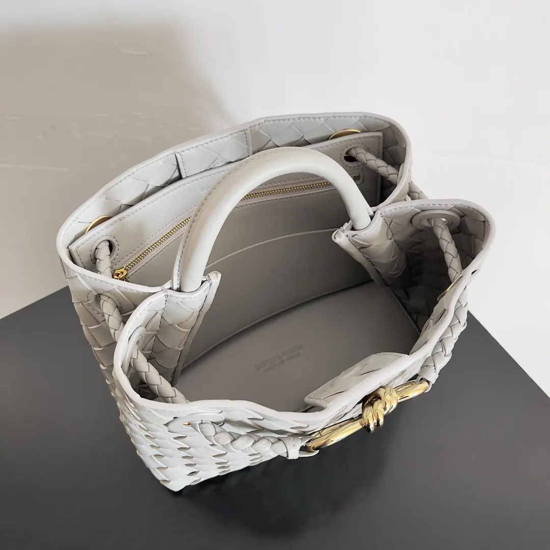 Bottega Veneta Andiamo 白色 编织手提包 精选款