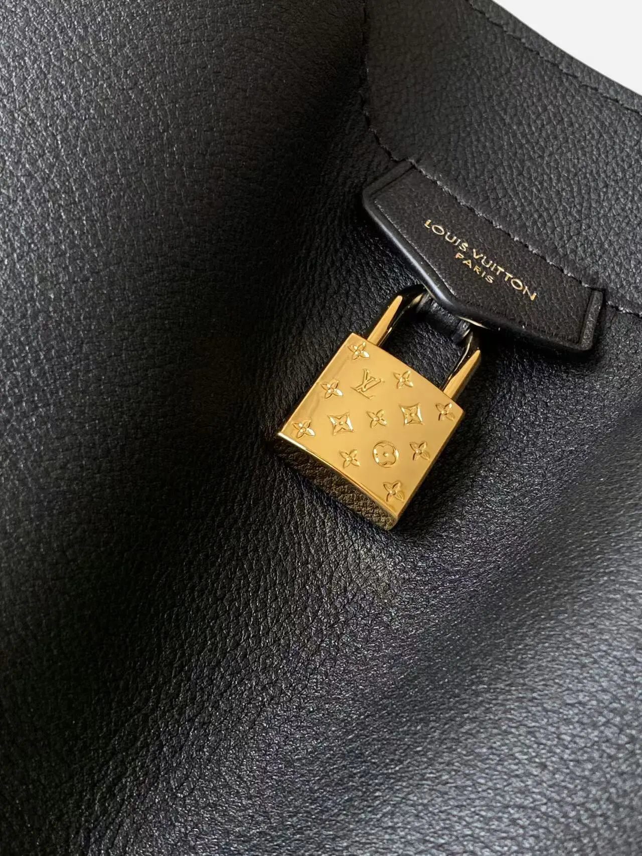 Capucines 黑色 绿色 小牛皮 手提包 通勤手提款