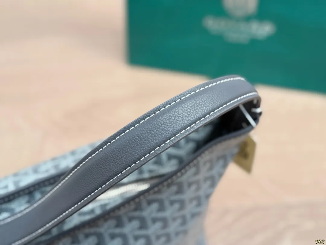 Goyard 戈雅 戈雅托特包 无论在韩国还是在中国 大容量托特款(數字9) Goyard 戈雅 戈雅托特包 无论在韩国还是在中国 大容量托特款(數字9)