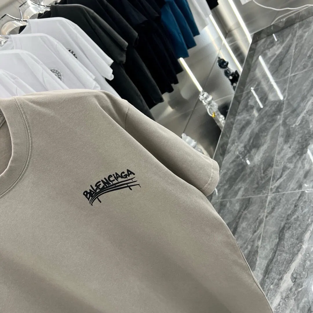 Balenciaga 灰色 Logo 短袖T恤(數字6) Balenciaga 灰色 Logo 短袖T恤(數字6)