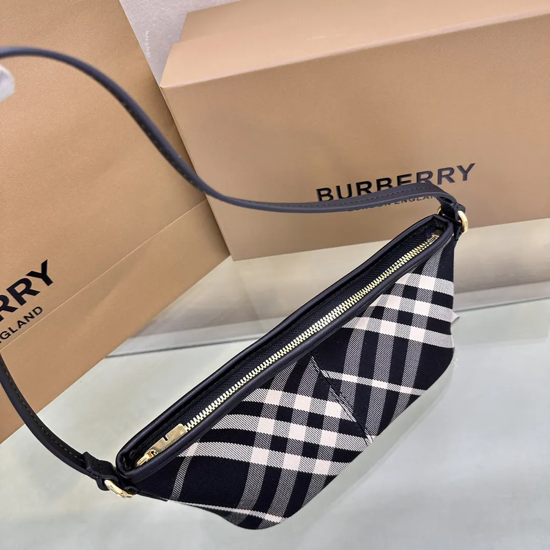 Burberry 提花 腋下包 复古腋下背款