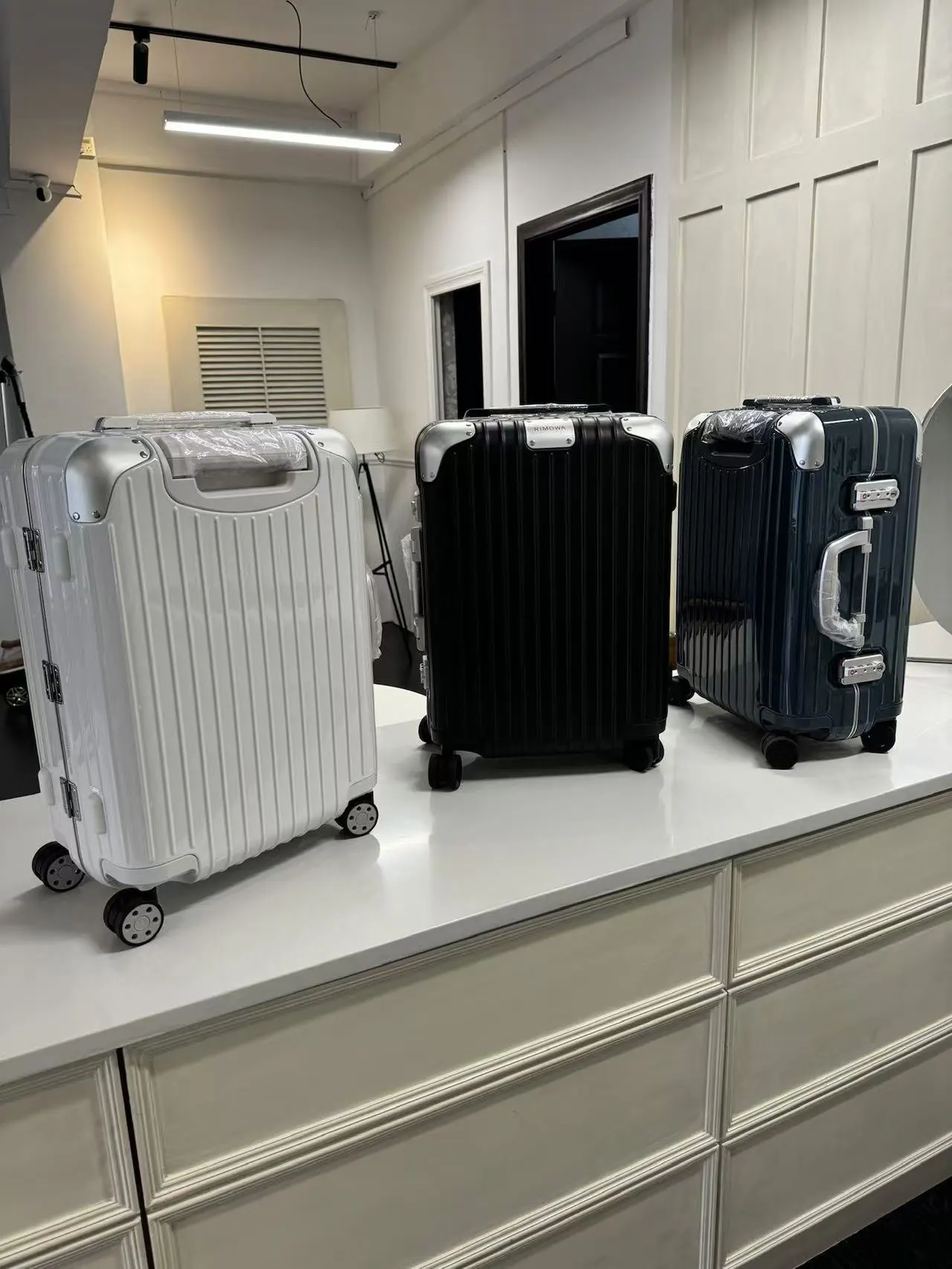 Rimowa Black White Suitcase Travel Lightweight