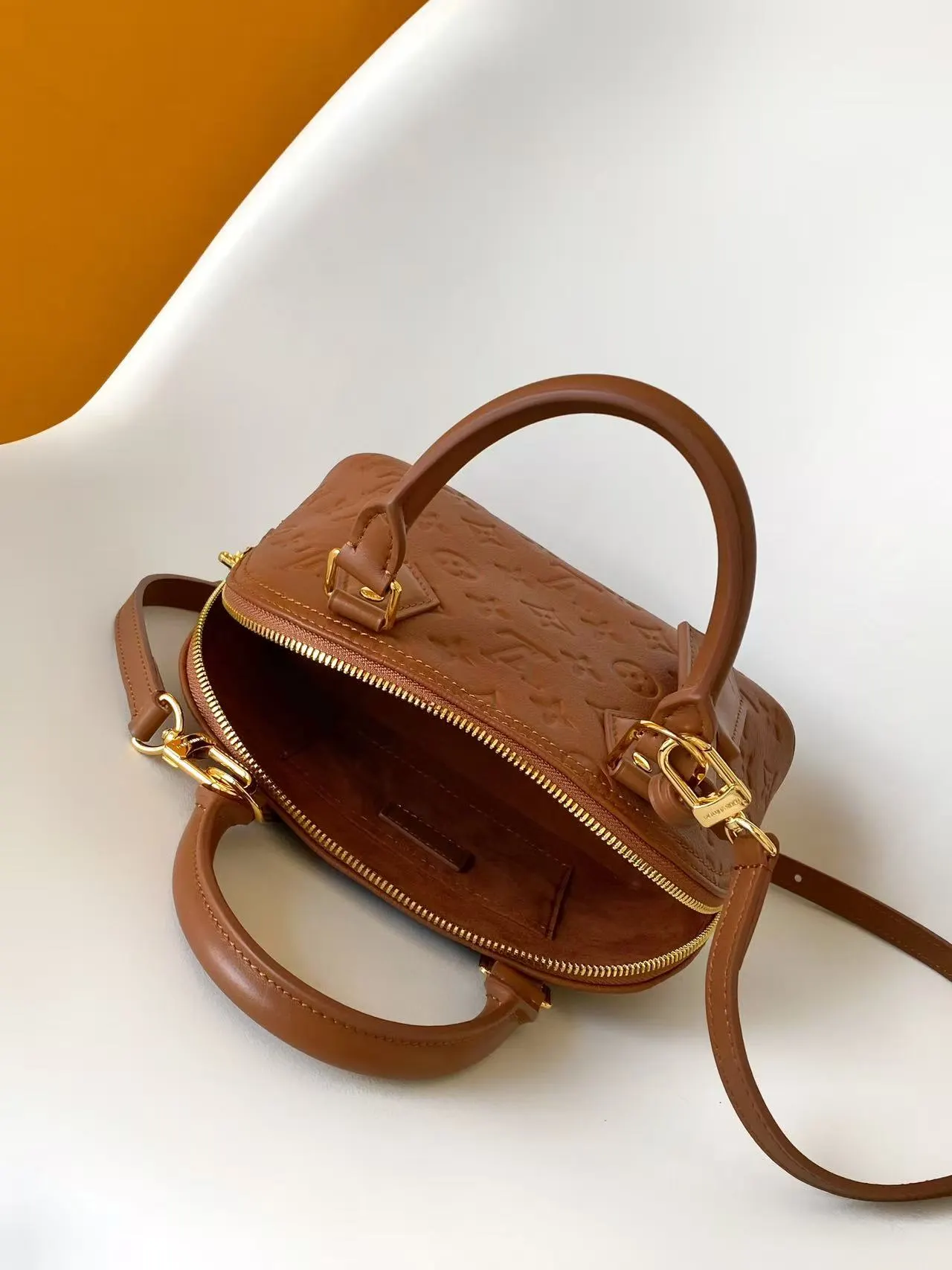 Organizer Pouch Travel Leather Image 9 Organizer Pouch Travel Leather Image 9