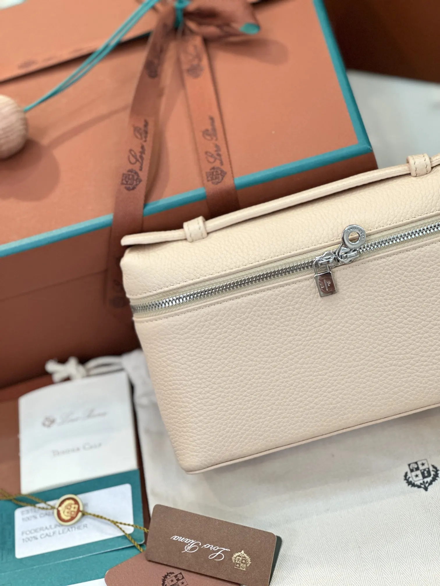 小牛皮 Loro Piana Extra Poket 手拿包 精致手拿款