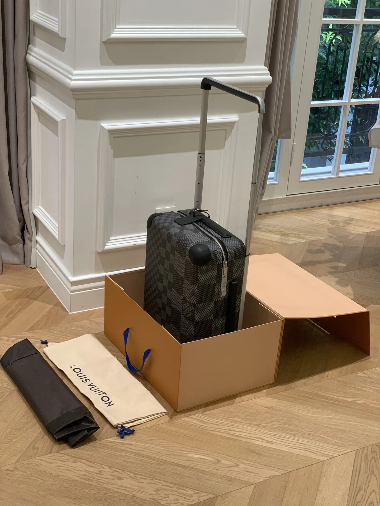 LV Horizon Damier Rolling Luggage Image 9 LV Horizon Damier Rolling Luggage Image 9
