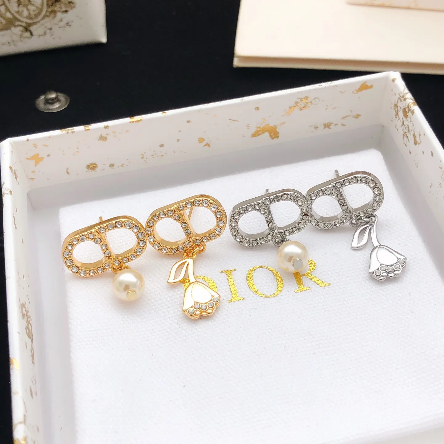 Dior CD吊坠耳环 金色精致