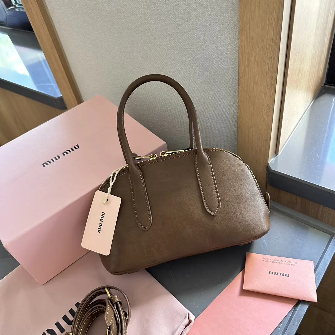 Miu MiuMiu 通勤人必备 包 手提包 通勤手提款(數字9) Miu MiuMiu 通勤人必备 包 手提包 通勤手提款(數字9)