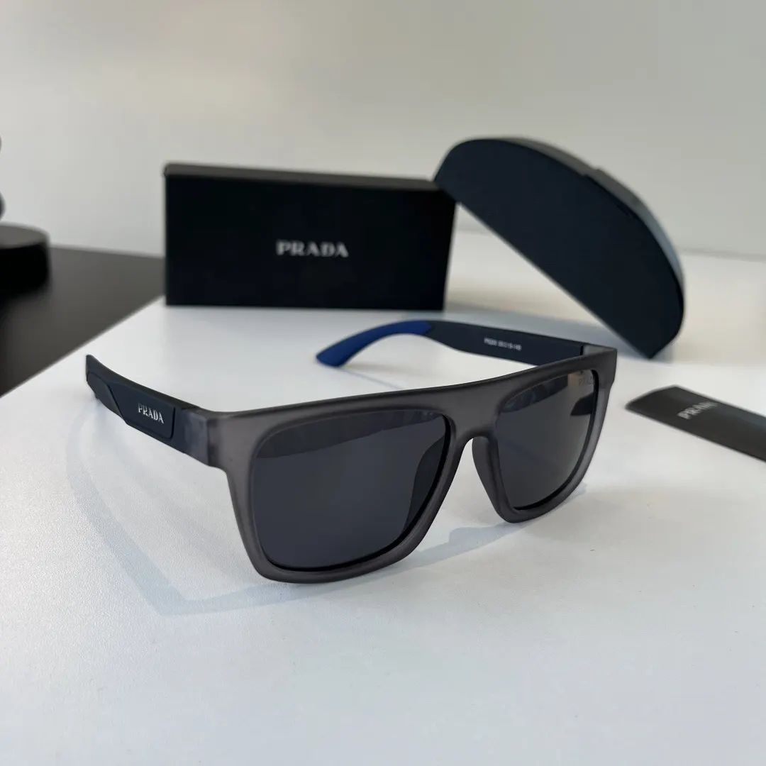 PRADA 太阳眼镜 时尚遮阳款