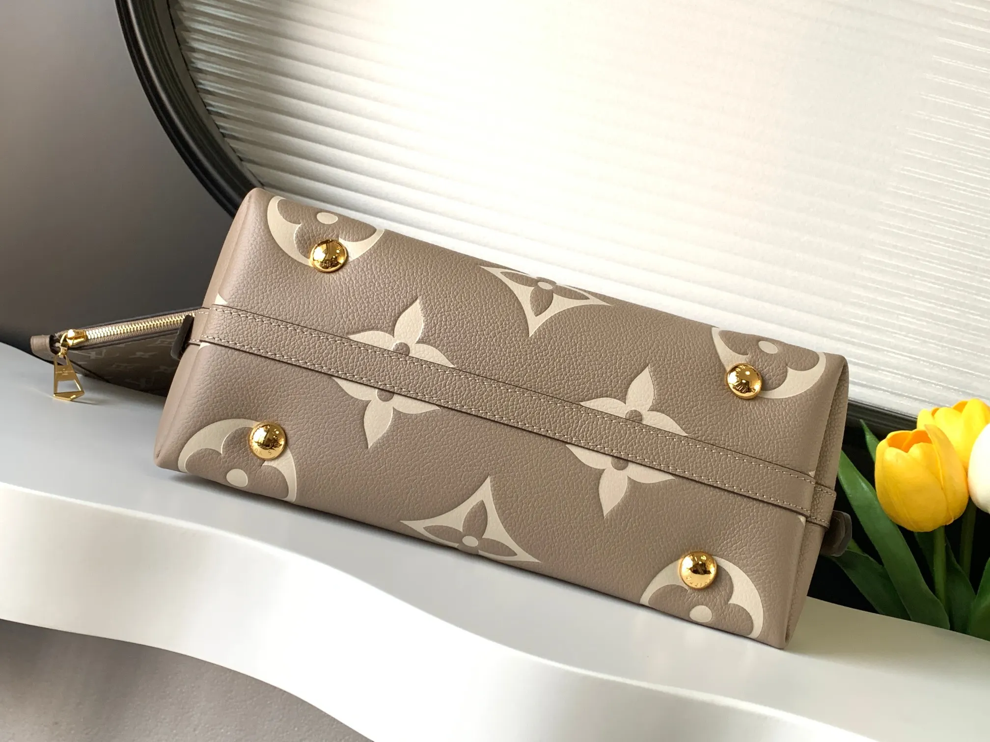 CarryAll 白色 杏色 Mo手拿包 精致手拿款