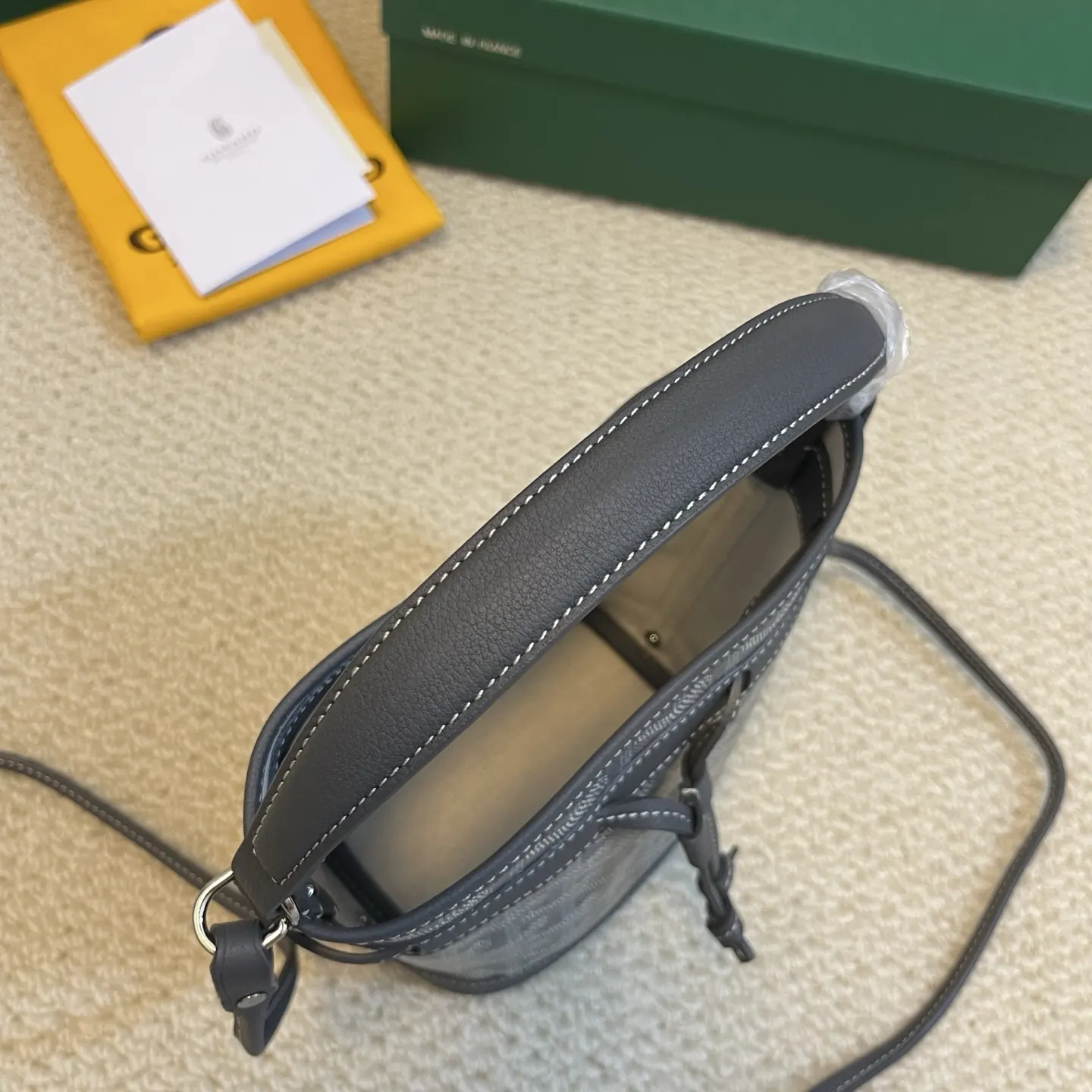 Goyard 皮革 轻盈小巧去始终保持标志性水桶百搭造型 水桶包 休闲水桶款