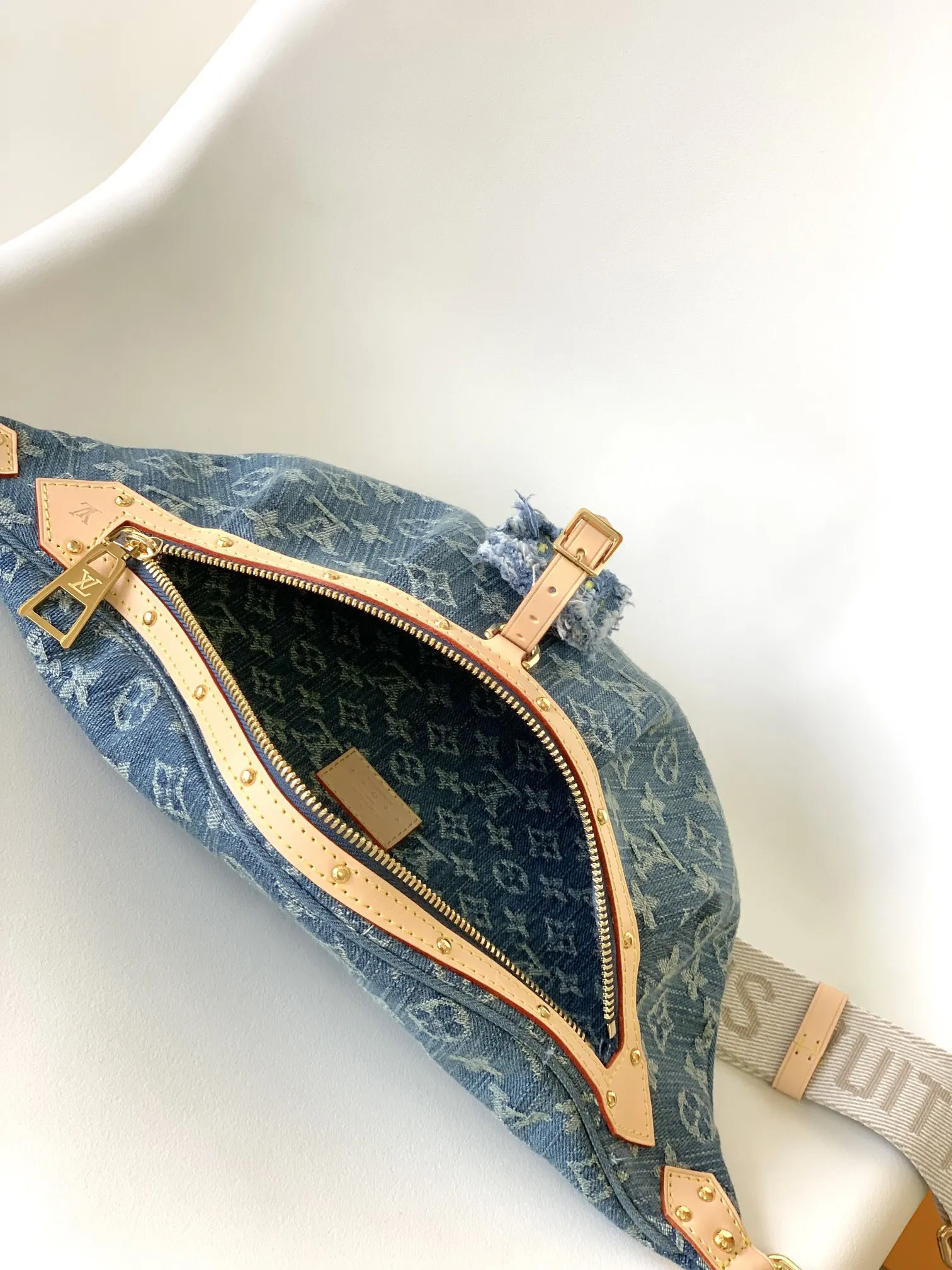 LV accessories single item Image 8 LV accessories single item Image 8